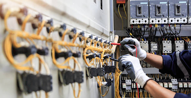 Professional Electrician technician working in Nashville, IL
